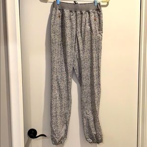 Lululemon Back to Track Jogger Sz 6